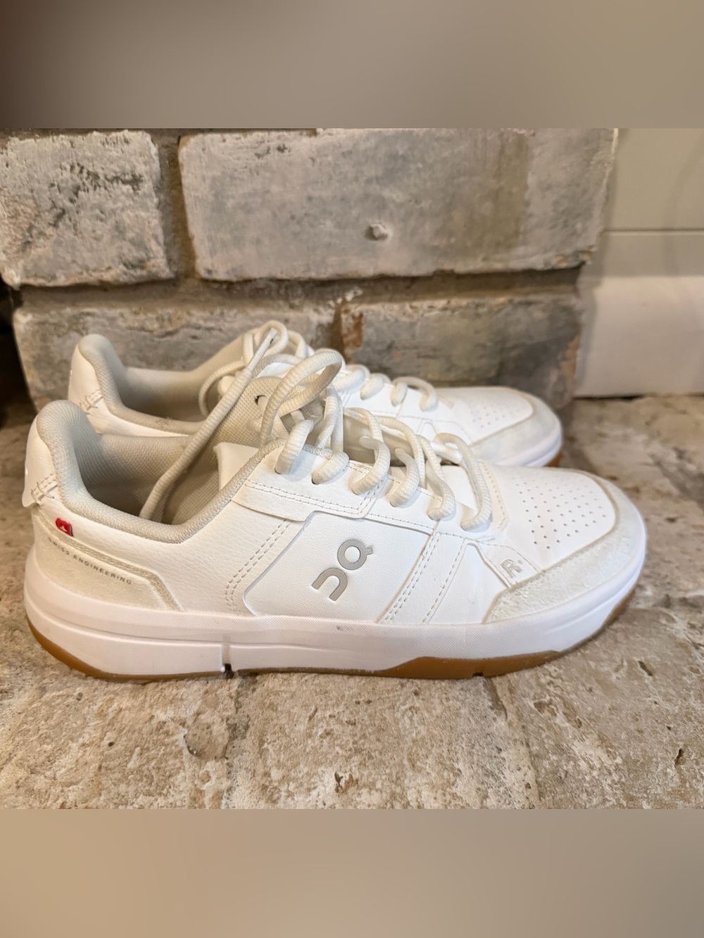 On Running White Low-Top The Roger Clubhouse Sneakers
